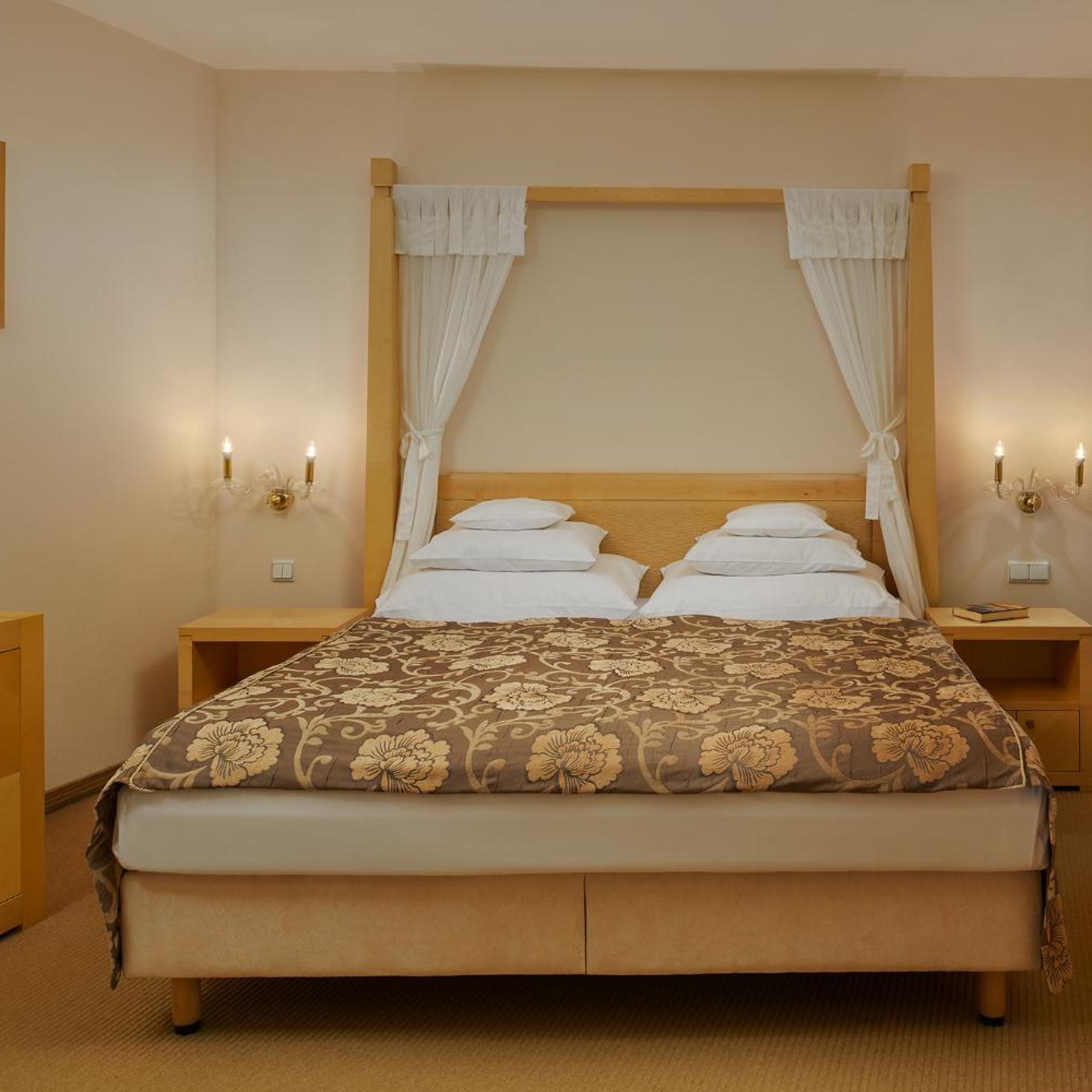 Standard, Double Bed, Atrium View، Ventana Hotel Prague 2/6