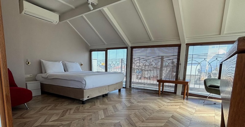 STANDARD, DOUBLE BED
