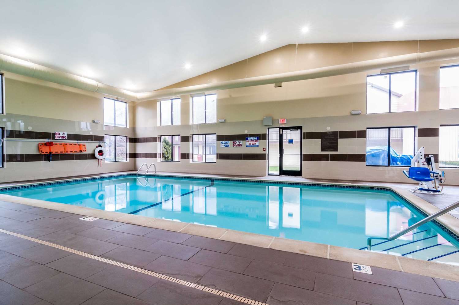Comfort Inn & Suites University South 9/28