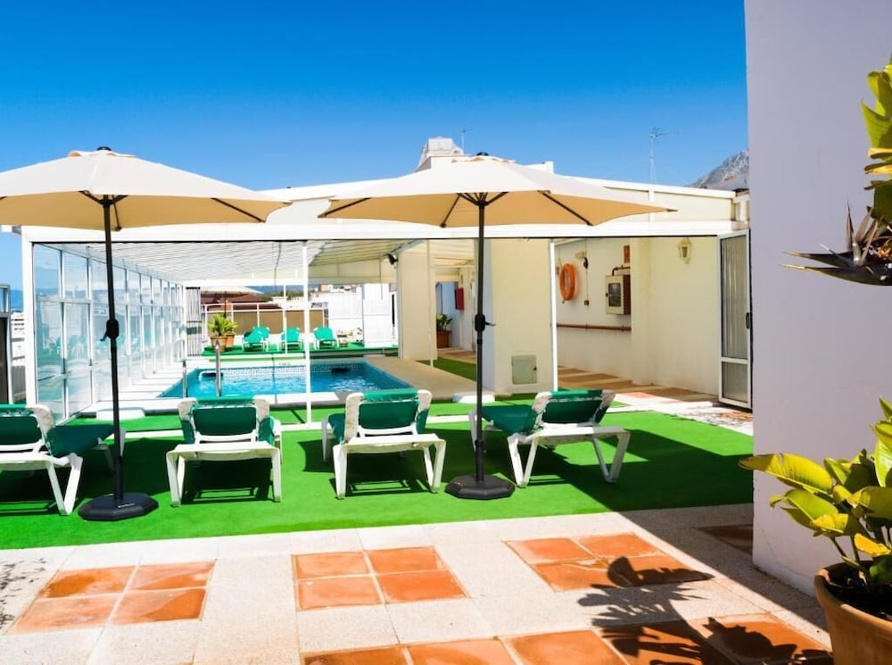Monarque El Rodeo Hotel 30/30
