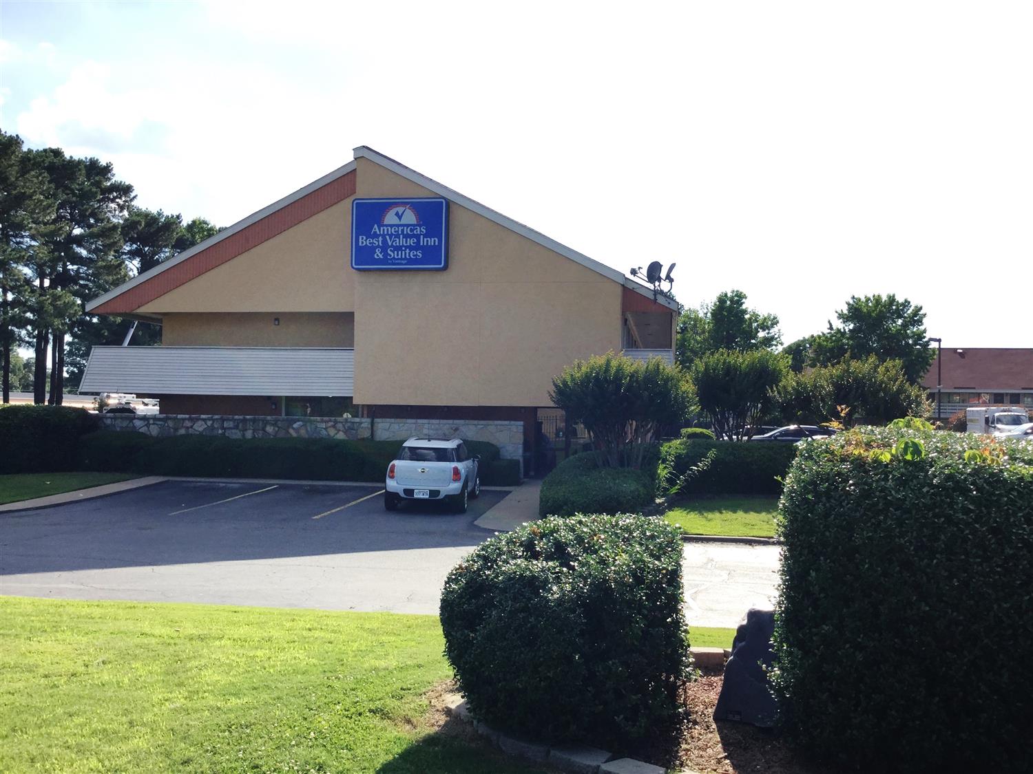 Americas Best Value Inn & Suites Little Rock at Scott Hamilton Dr 19/20