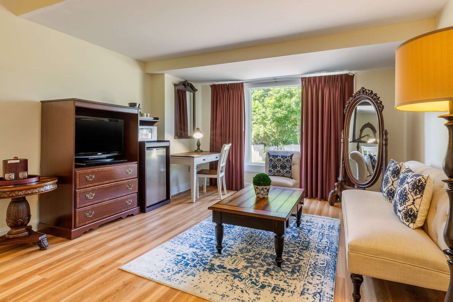 The Carriage House Inn Newport 24/44