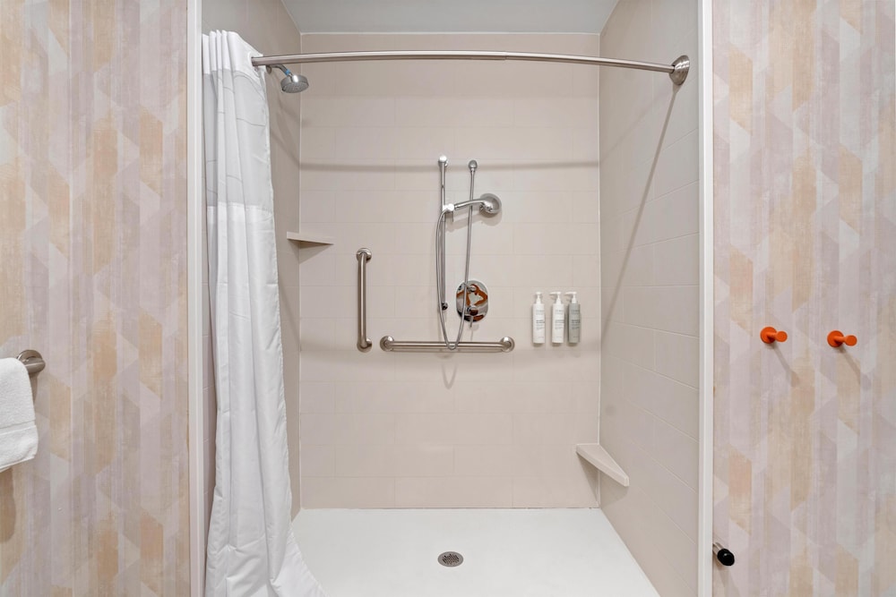 Hampton Inn by Hilton Wharton 40/40