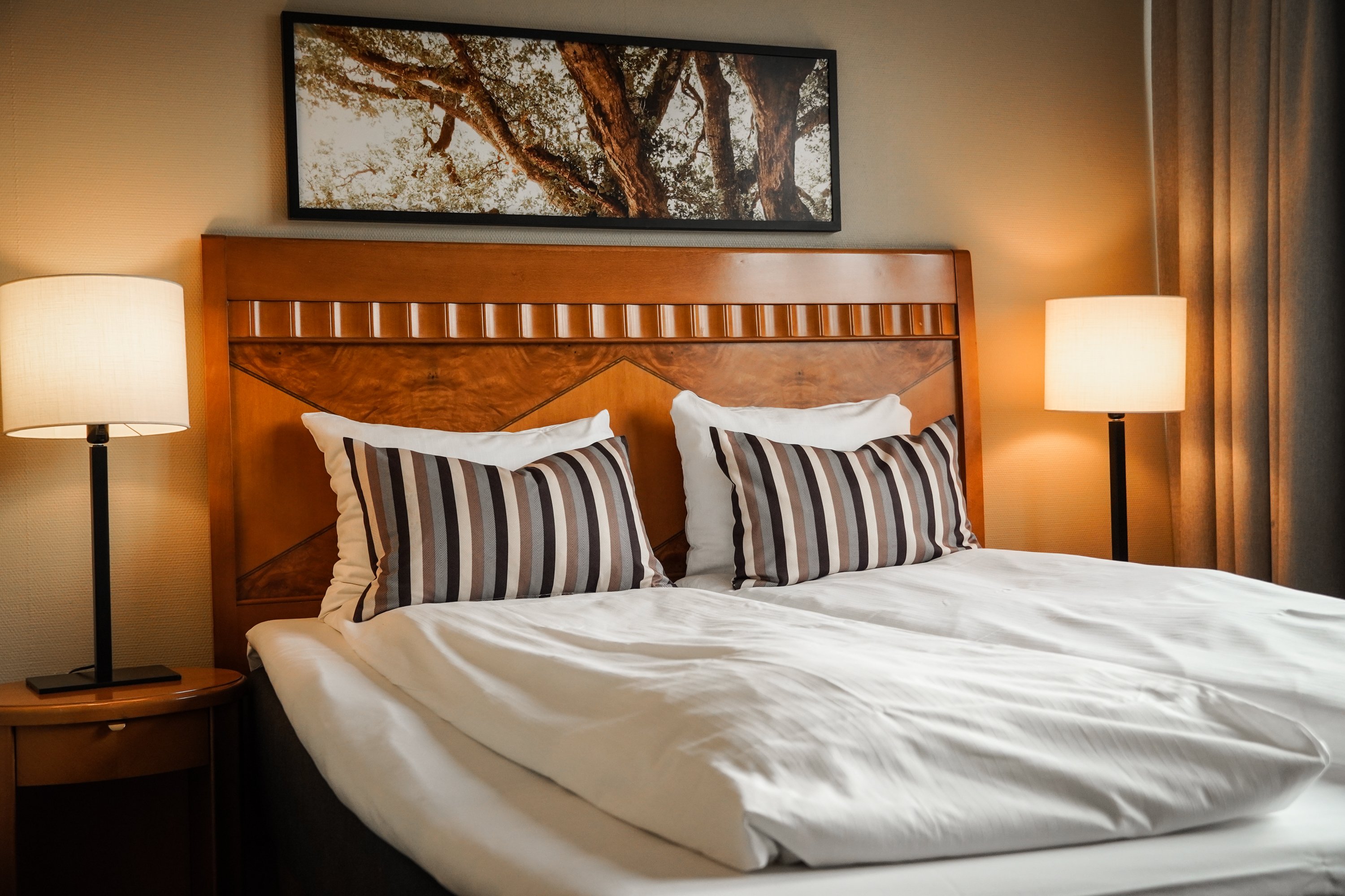 ROOM, DOUBLE BED