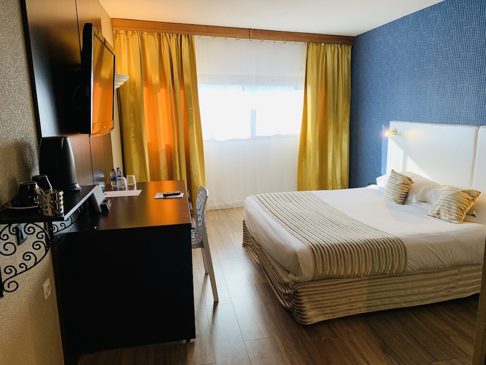 Grand Hotel de Nimes 23/81