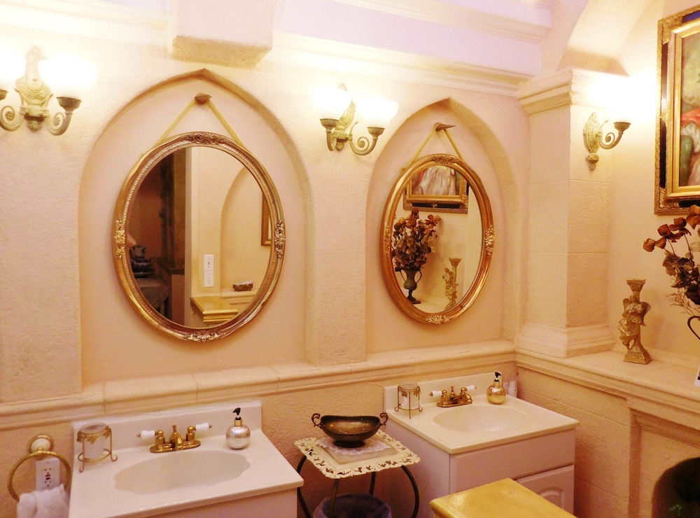 The Cottage Bed & Breakfast 2/19