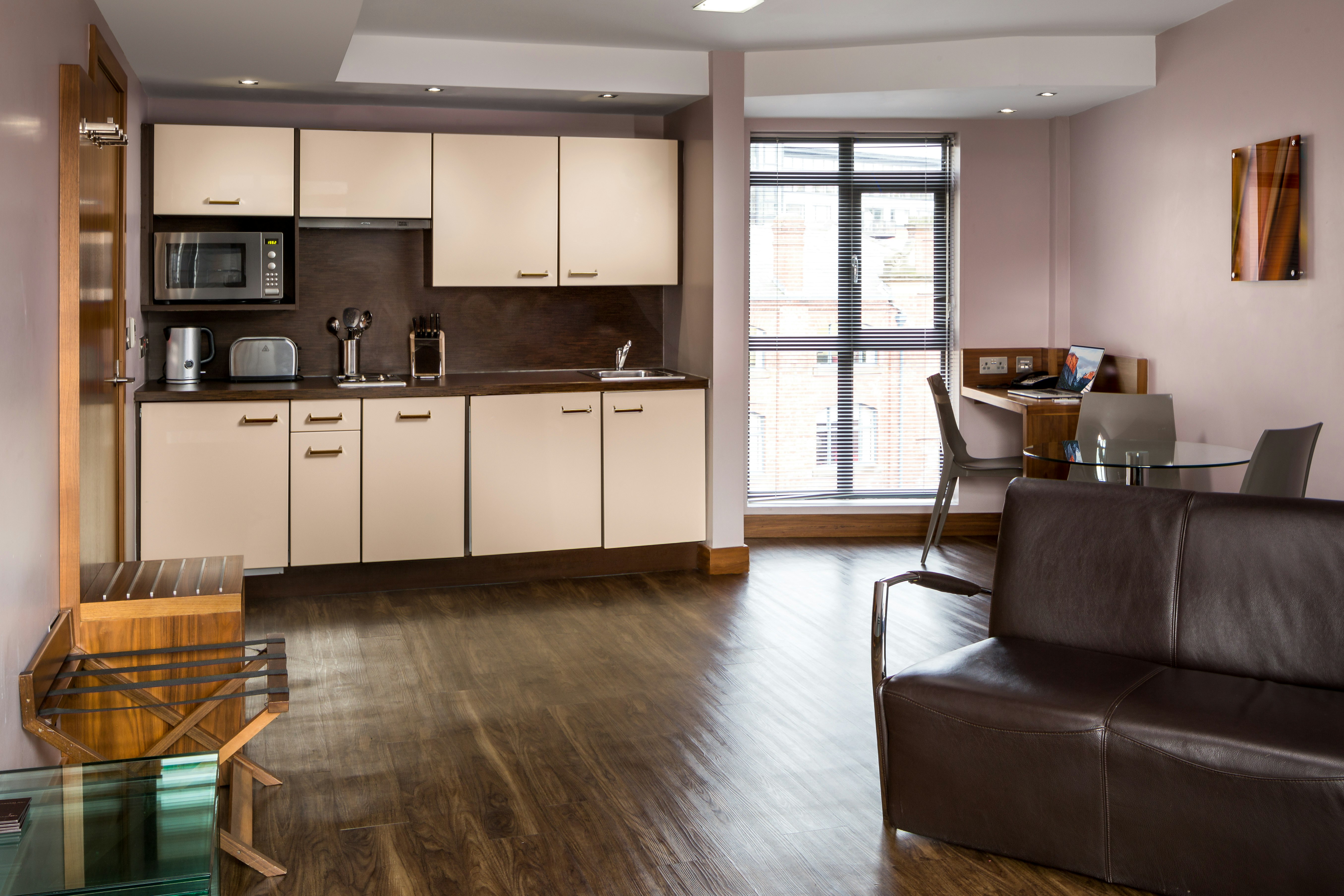 Roomzzz Leeds City Centre 4/21