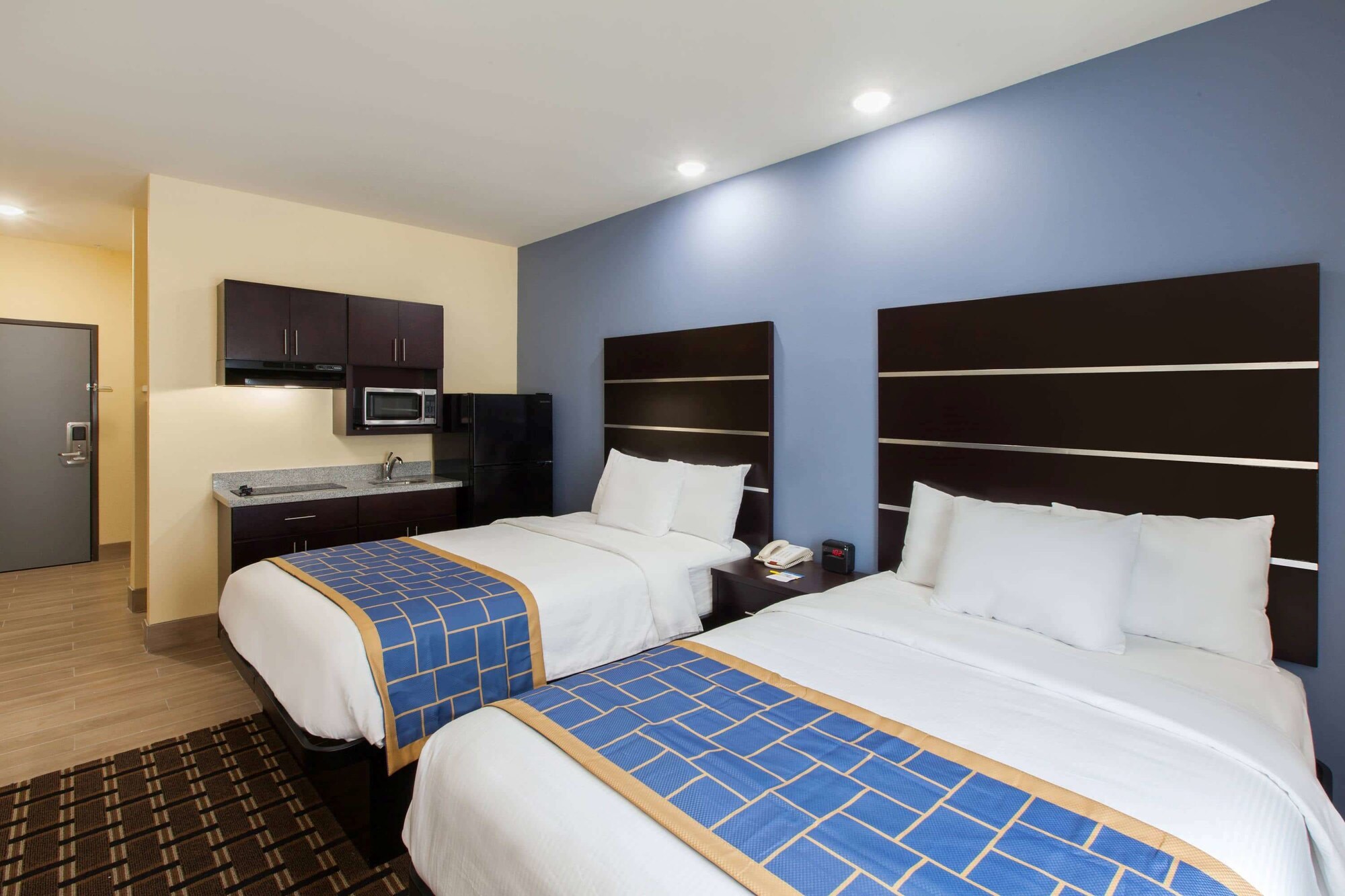 Efficiency, 2 Double Beds, Kitchen