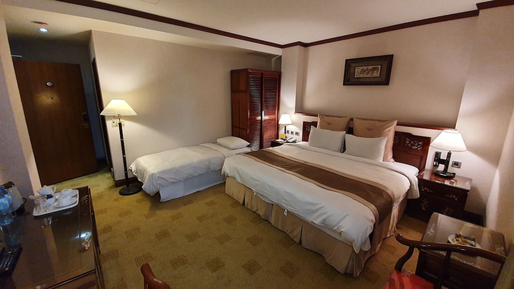 Rich Garden Hotel 24/68