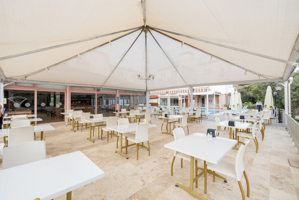 Hanedan Beach Hotel 16/32