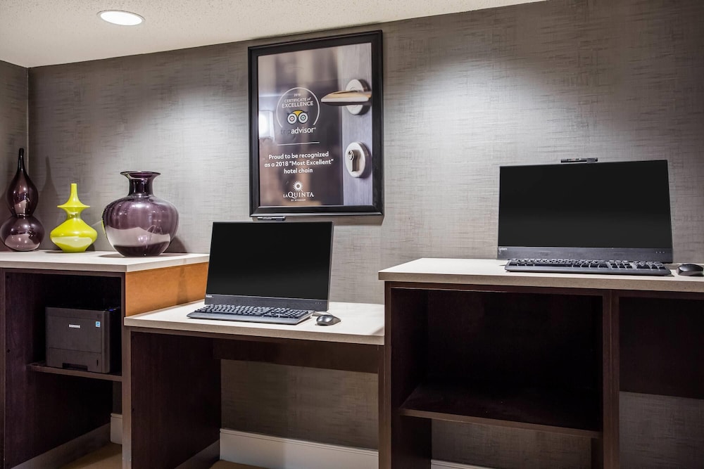 La Quinta Inn & Suites by Wyndham Virginia Beach 41/46