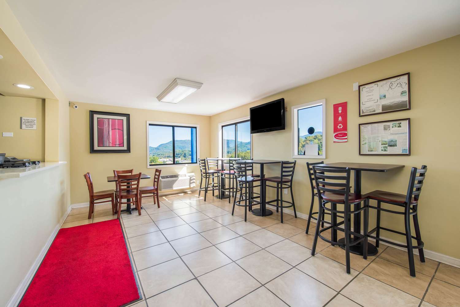 Econo Lodge Waynesville 18/21