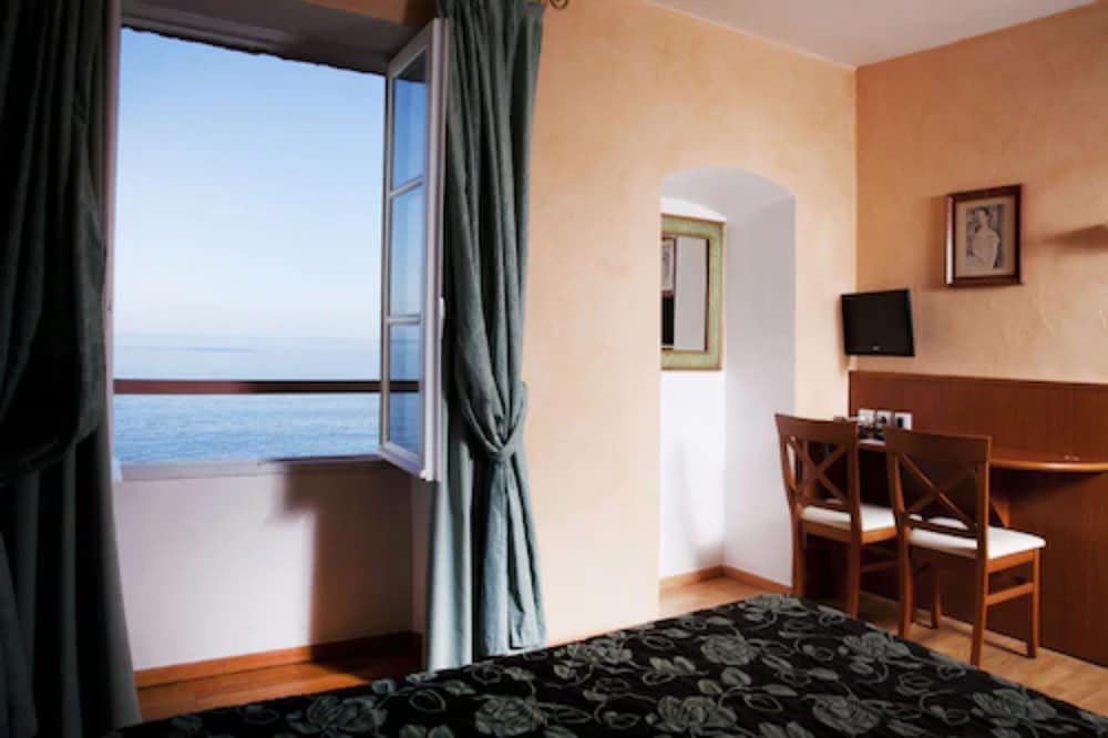 Hotel Posta Vecchia 18/84