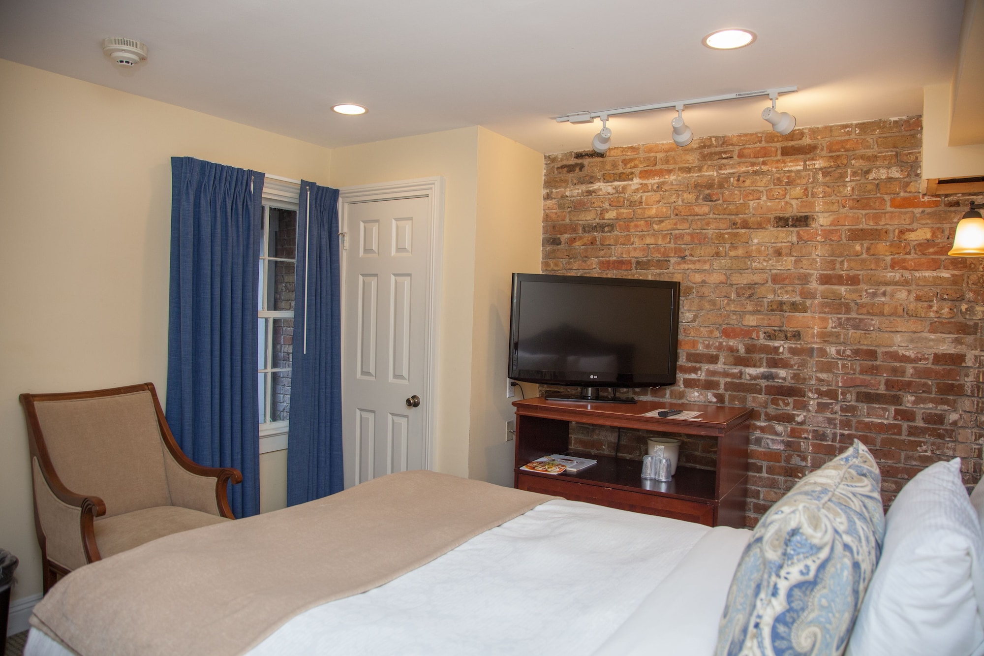 غرفة كومفورت بسرير كوين في الطابق الأرضي، Hotel St Pierre French Quarter 9/10