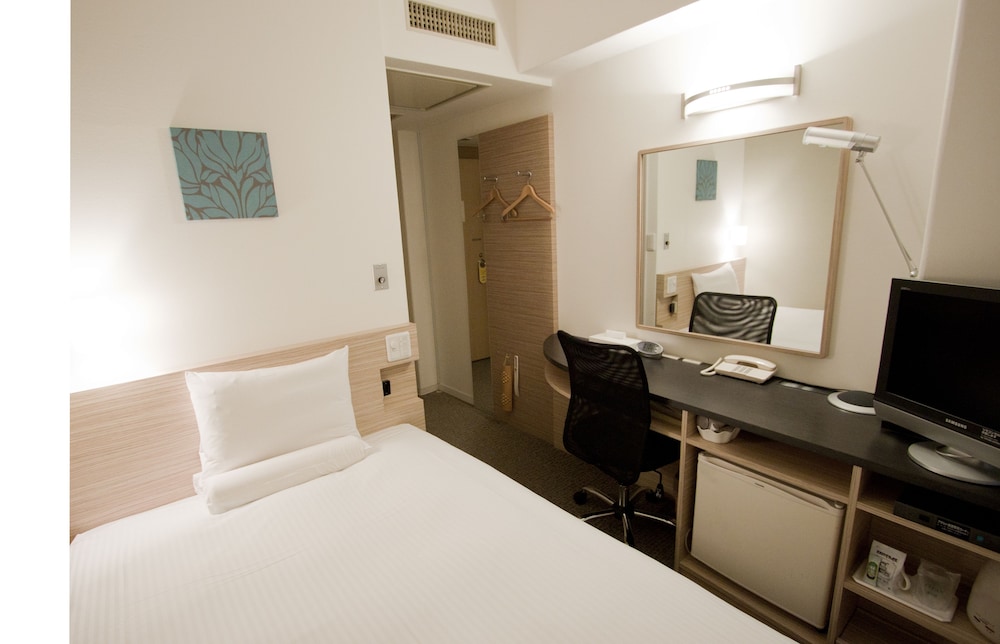 ROOM, SINGLE