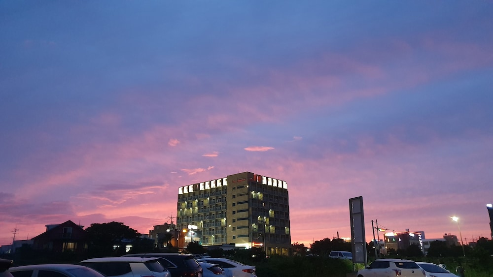 Golden Tulip Jeju Seongsan 61/68