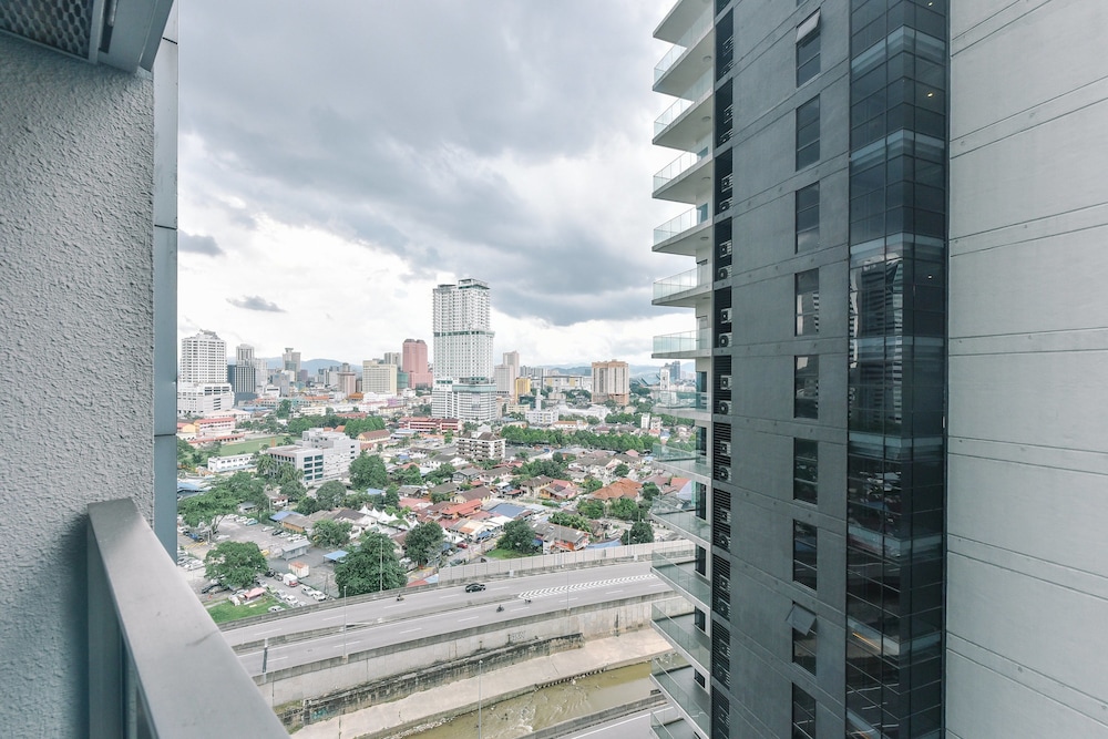 Summer Suites Residences By Subhome 4/68