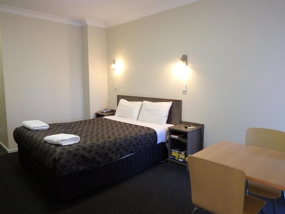 Werribee Motel & Apartments 27/63
