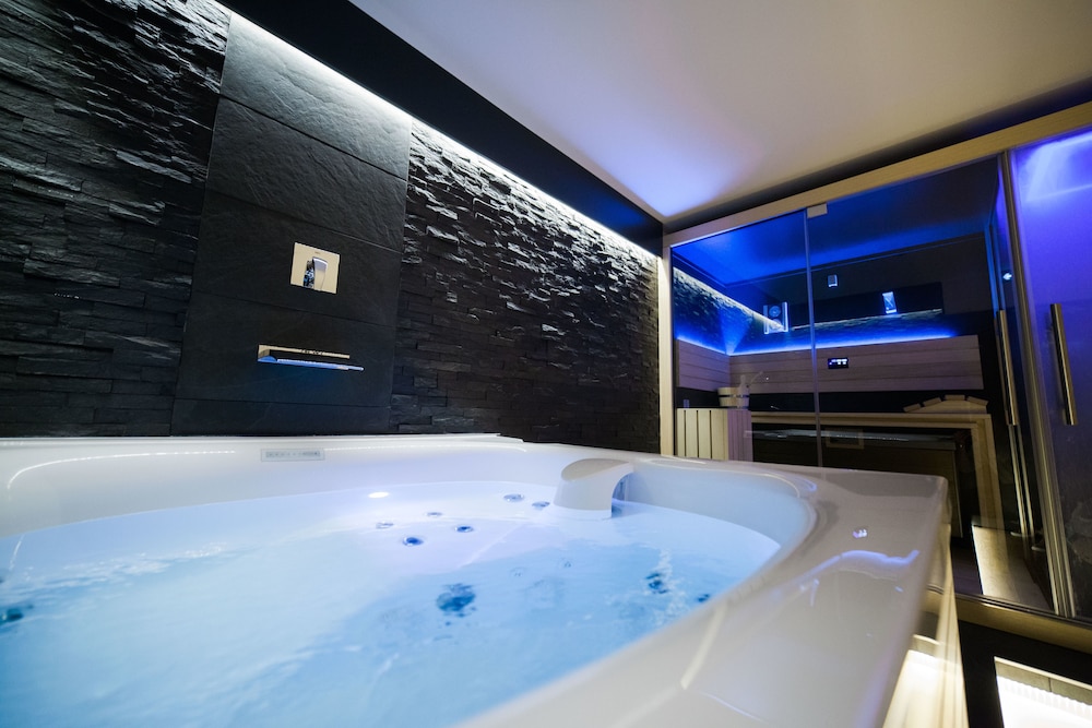 Hotel the Originals Des Princes Chambery 45/77