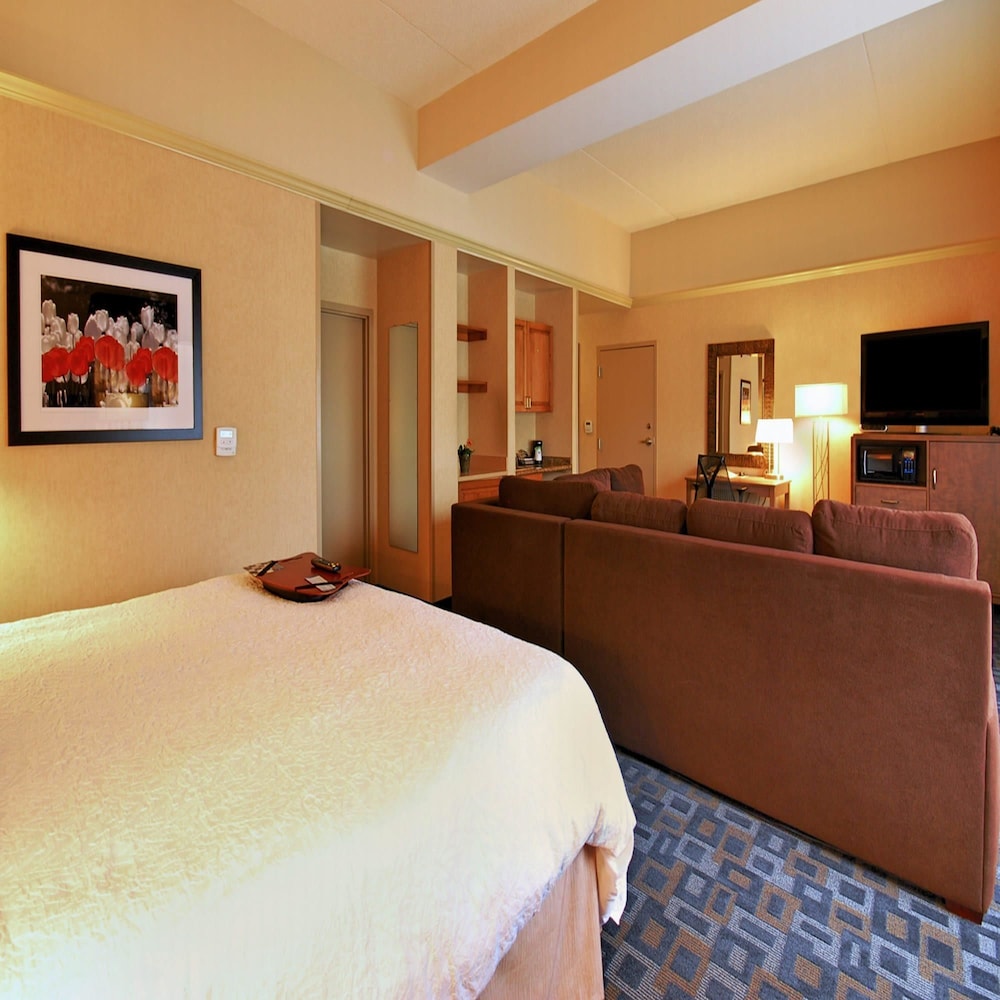 Hampton Inn Clinton, NJ 16/56