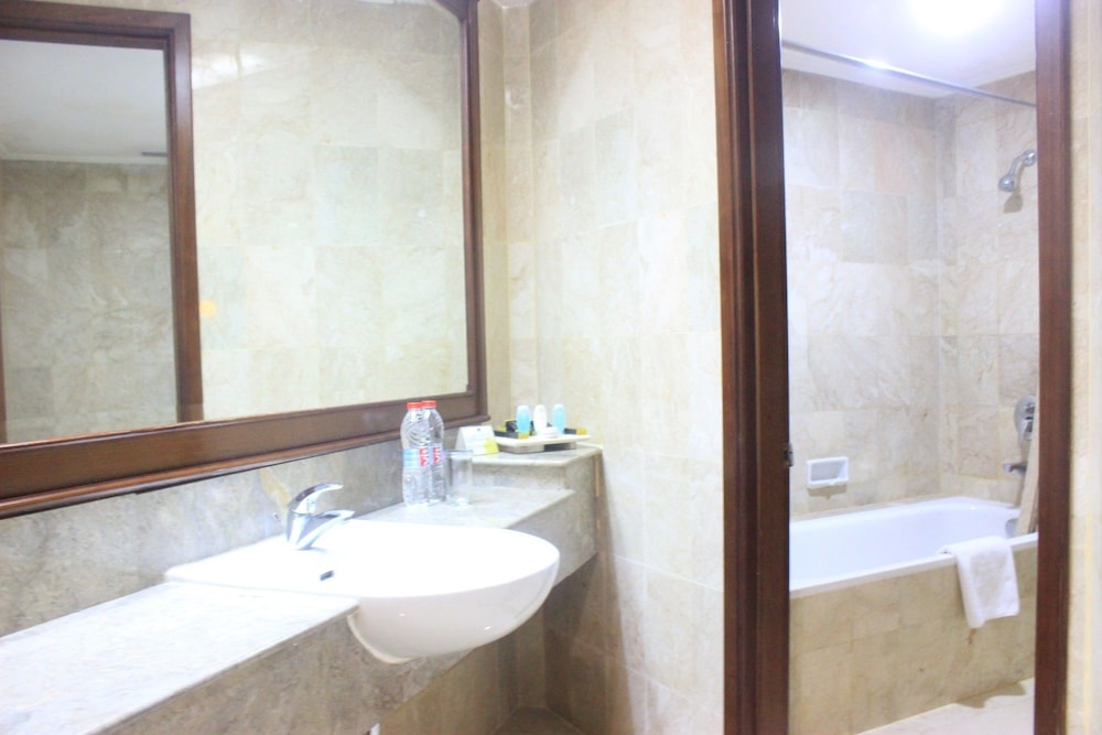 Grand Arkenso Park View Simpang Lima (ex. Horison Semarang) 12/61
