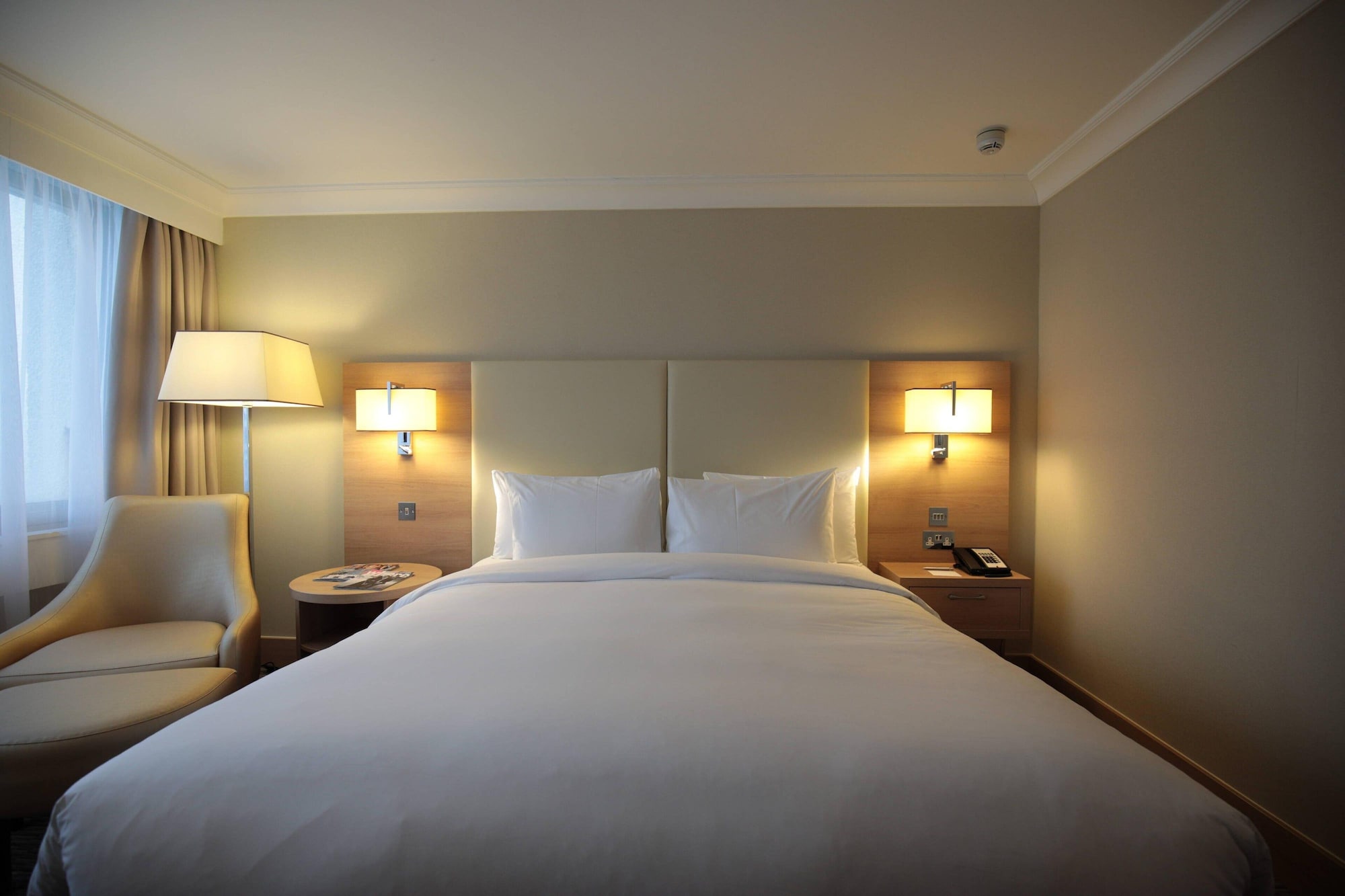 STANDARD, QUEEN BED