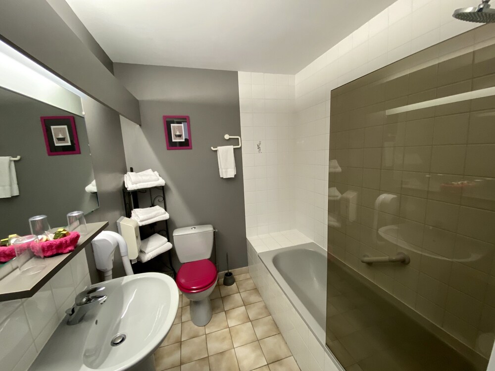 HOSTELLERIE LA CHAUMIERE 29/32