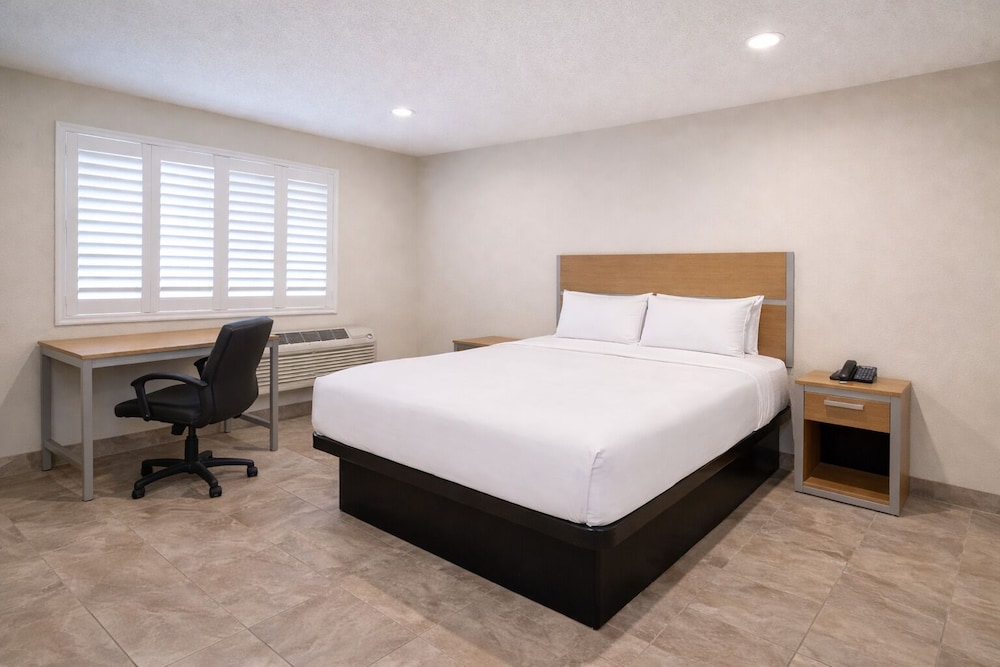 ROOM, QUEEN BED, ACCESSIBLE
