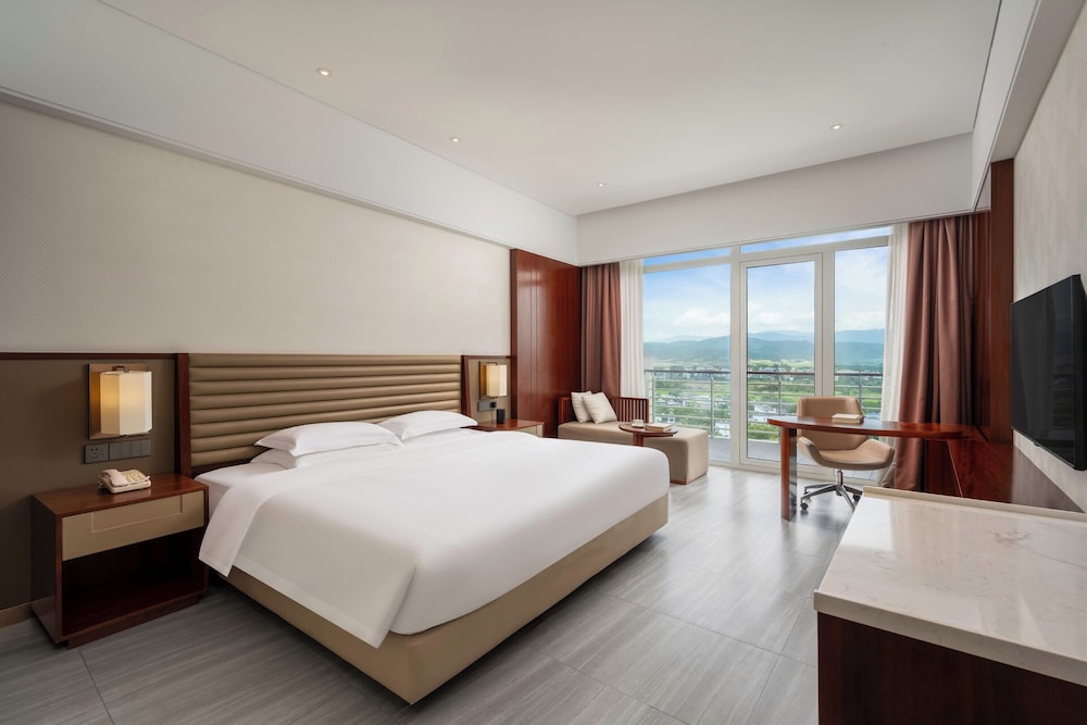 Deluxe, King Bed, Garden View