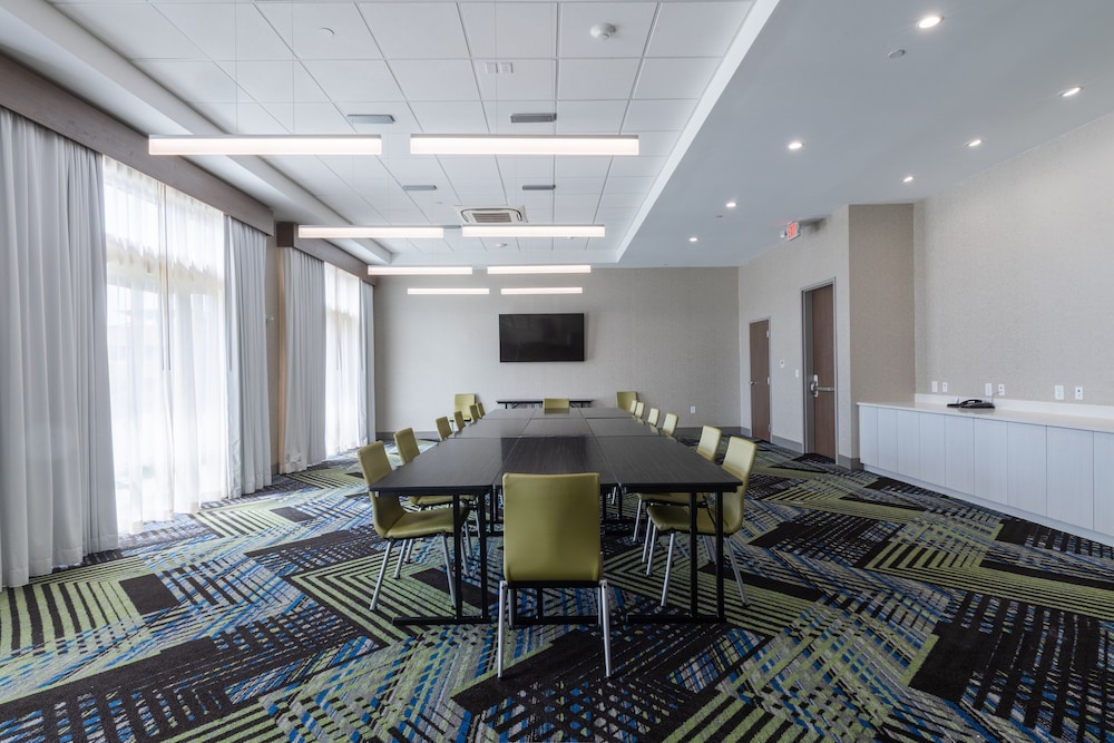 Holiday Inn Express & Suites Columbia Downtown – The Vista 55/60