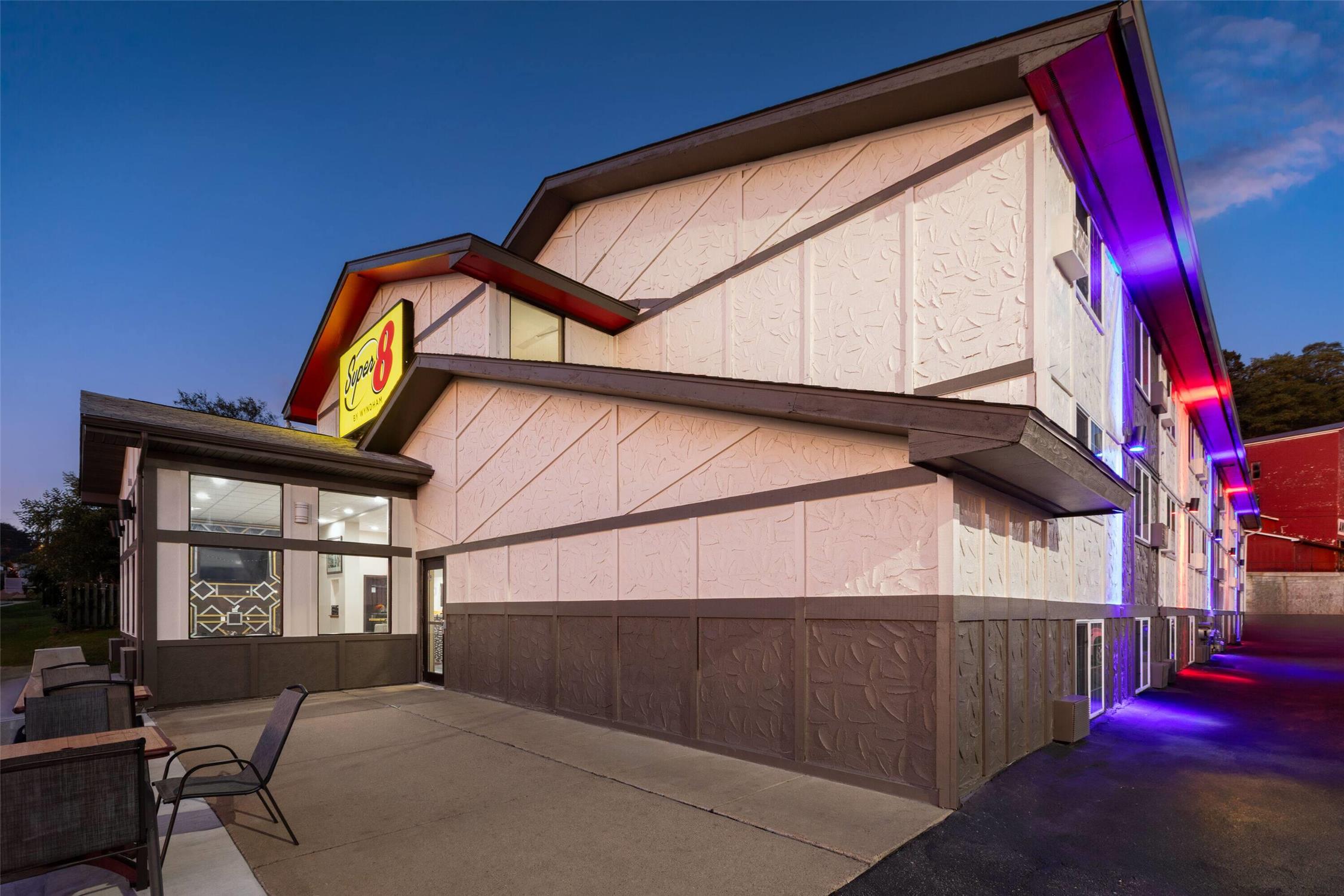 Super 8 by Wyndham Winona MN 5/32