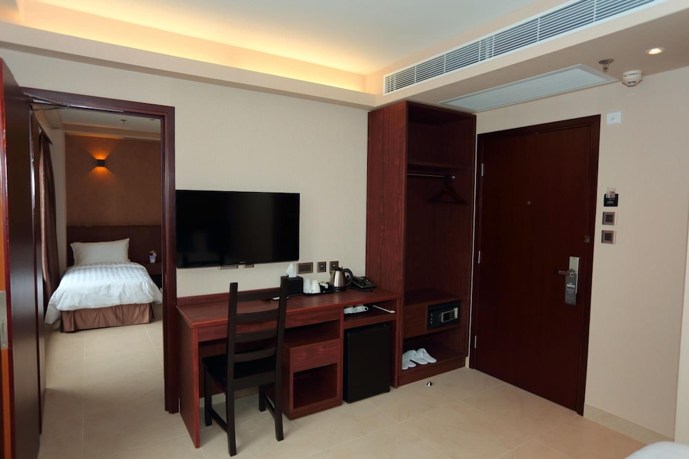 WE Hotel 24/25