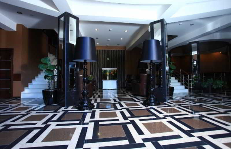 M GRAND HOTEL 6/15