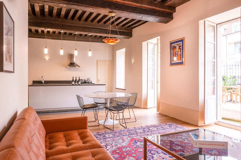 L Hotel de Beaune 47/73