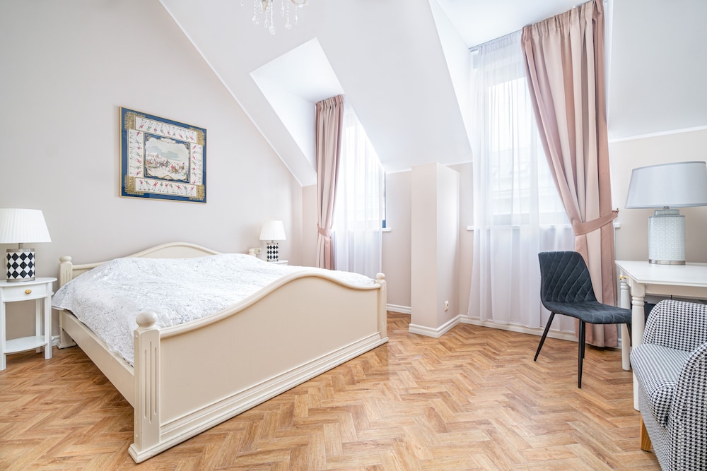 PREMIUM, DOUBLE OR TWIN BED