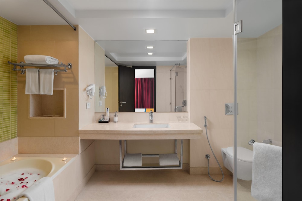 Golden Tulip Gurgaon - Sector 29 44/45
