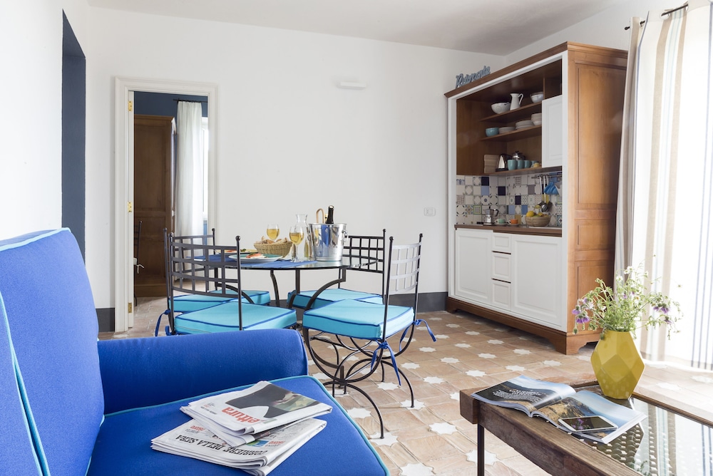 Relais Regina Giovanna 53/77