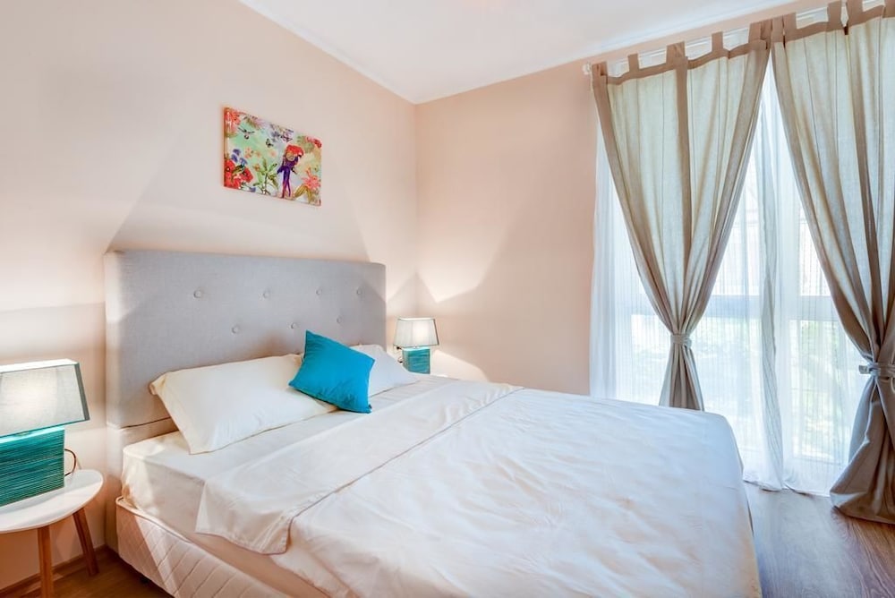 Venera and Anastasia Palace Apartments 23/75