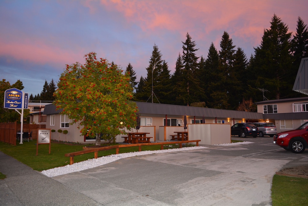 Amber Court Motel 54/63