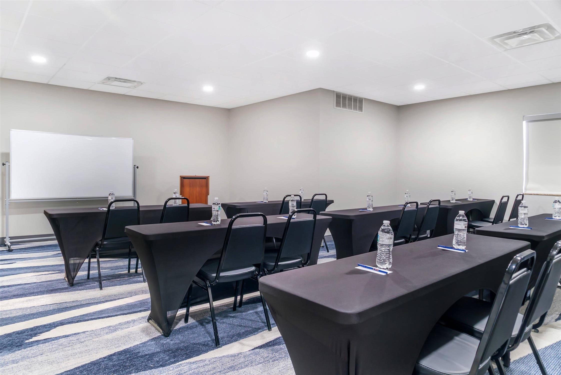 Comfort Suites Auburn Hills-Detroit 15/24