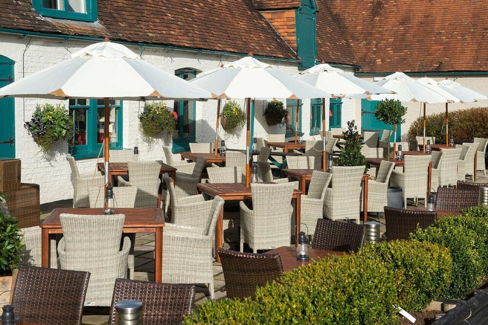 The Carnarvon Arms 4/53