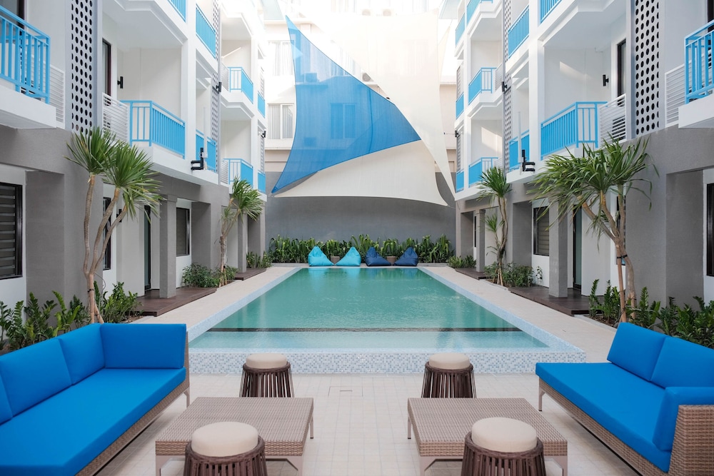 Bloo Bali Hotel 36/38