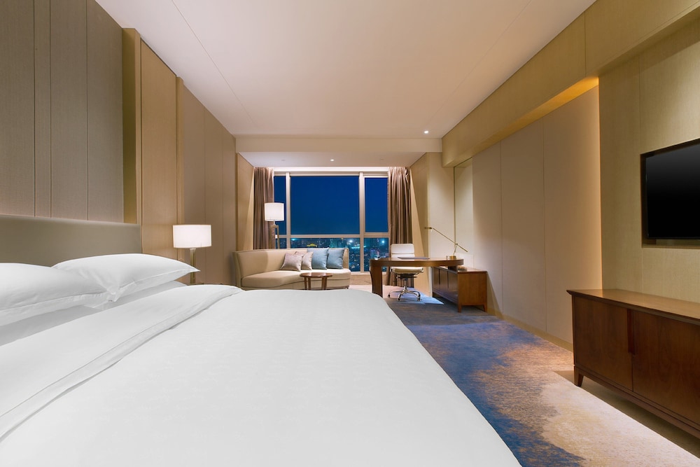 Room, King Bed, City View