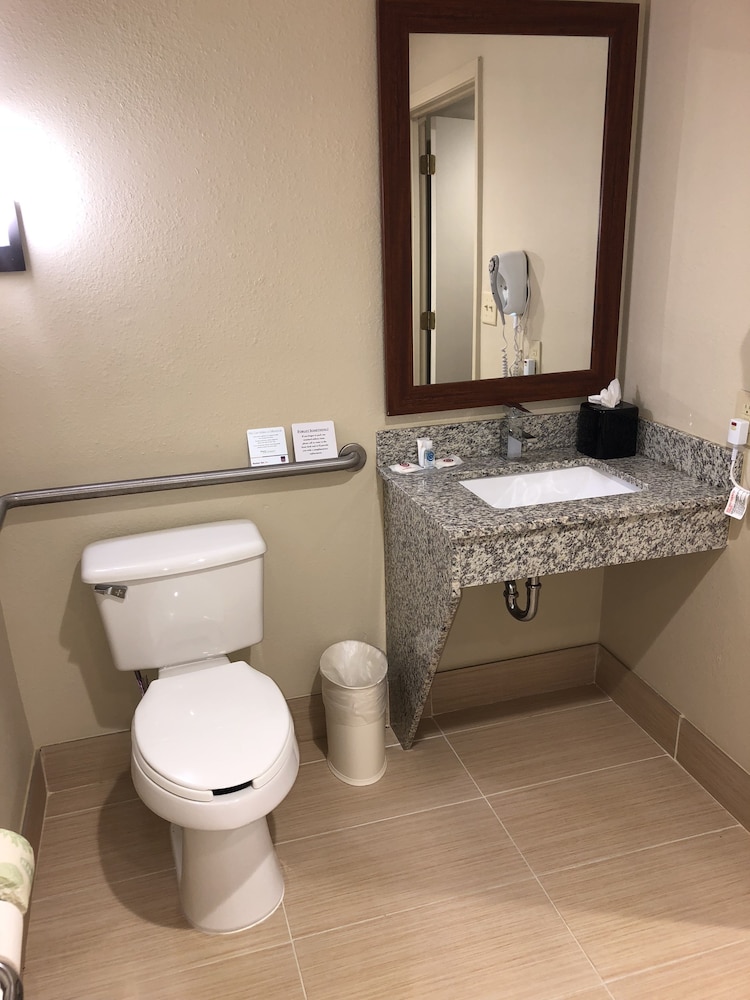 Comfort Suites University - Research Park 19/38