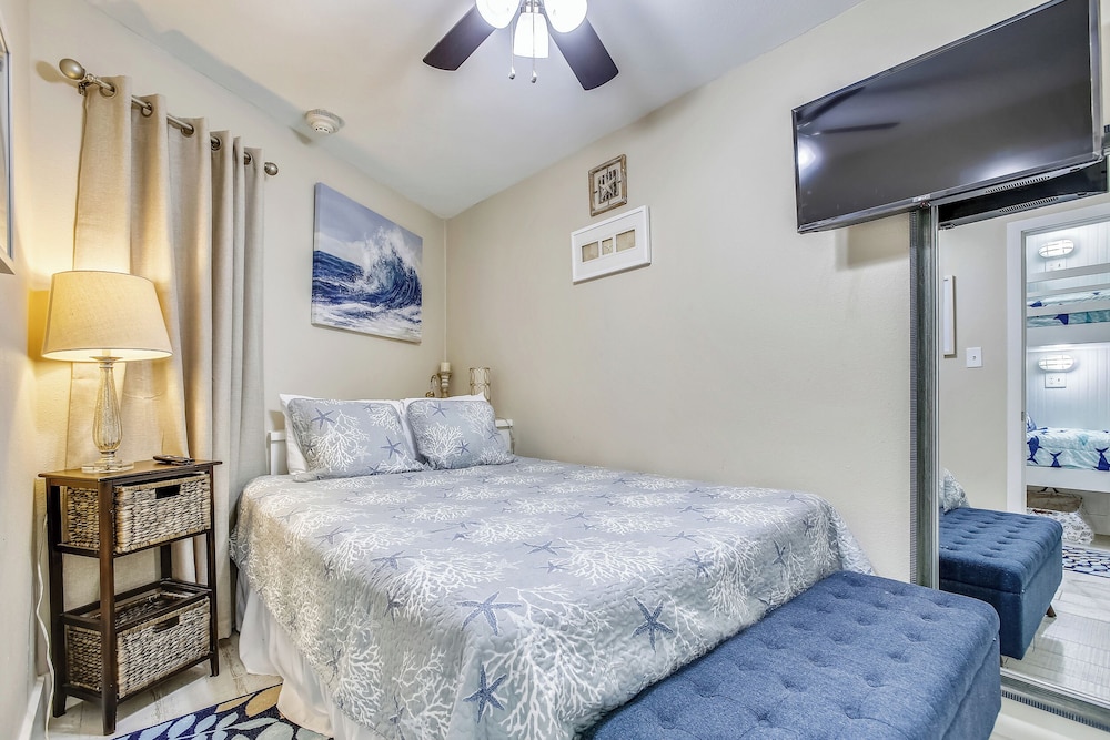 Casa Del Mar Beachfront Suites 45/82