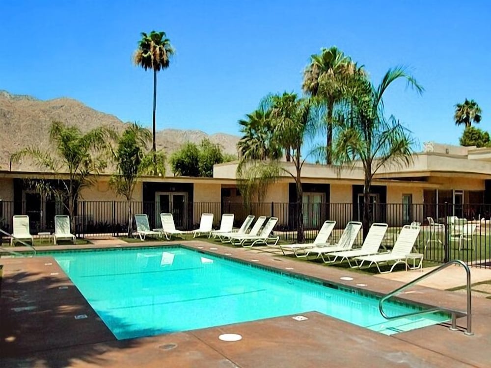 7 Springs Inn Suites 56/60