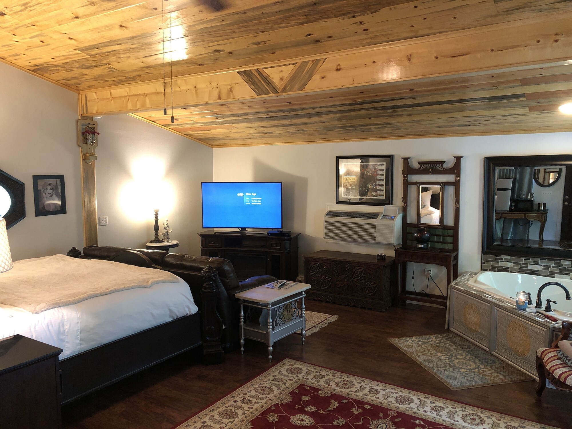 Creek, Cottage, King Bed