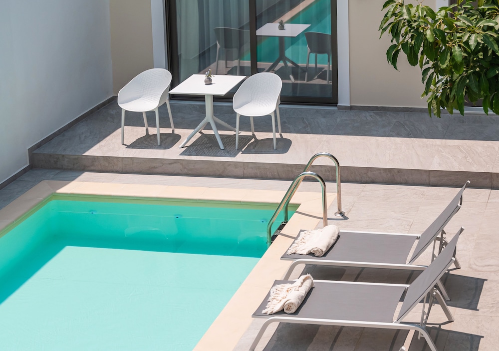 Epavli Boutique Hotel 60/65