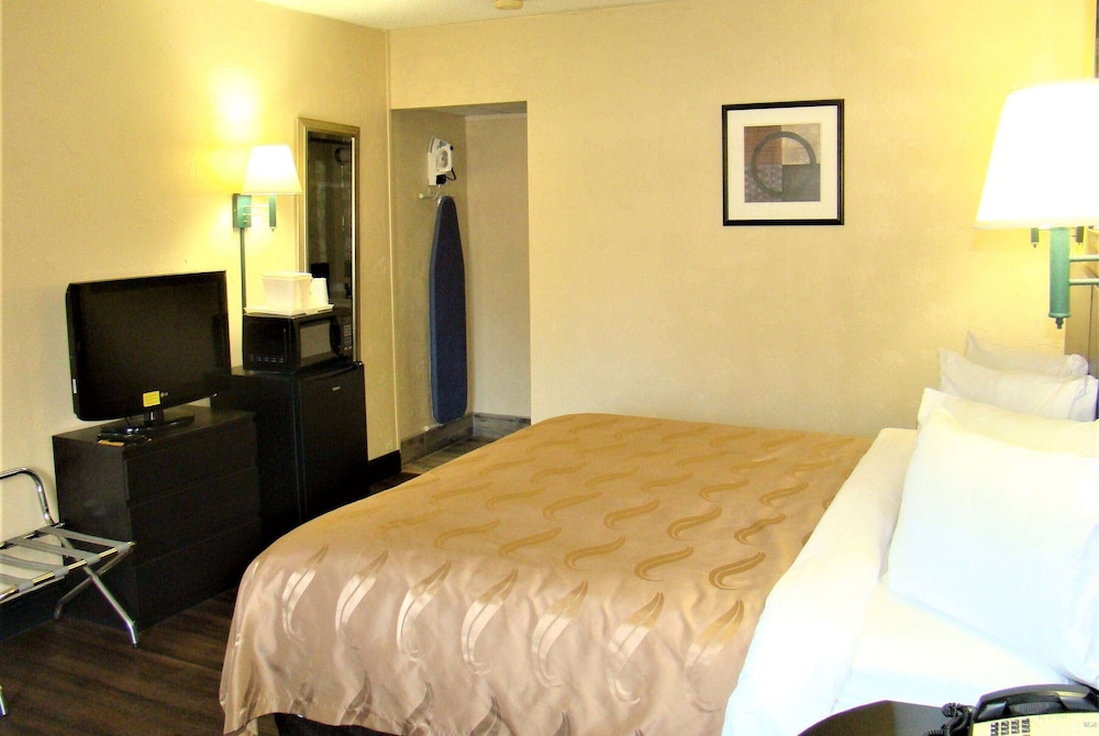 Baymont by Wyndham Front Royal Near Shenandoah National Park 15/44