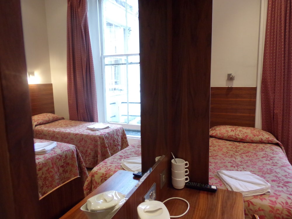 Wedgewood Hotel 38/66
